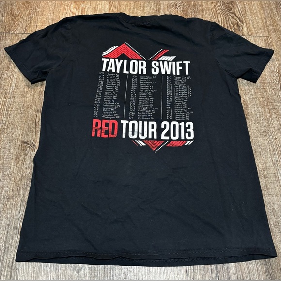 Original 2013 Taylor Swift Red Tour T-Shirt - Picture 4 of 7